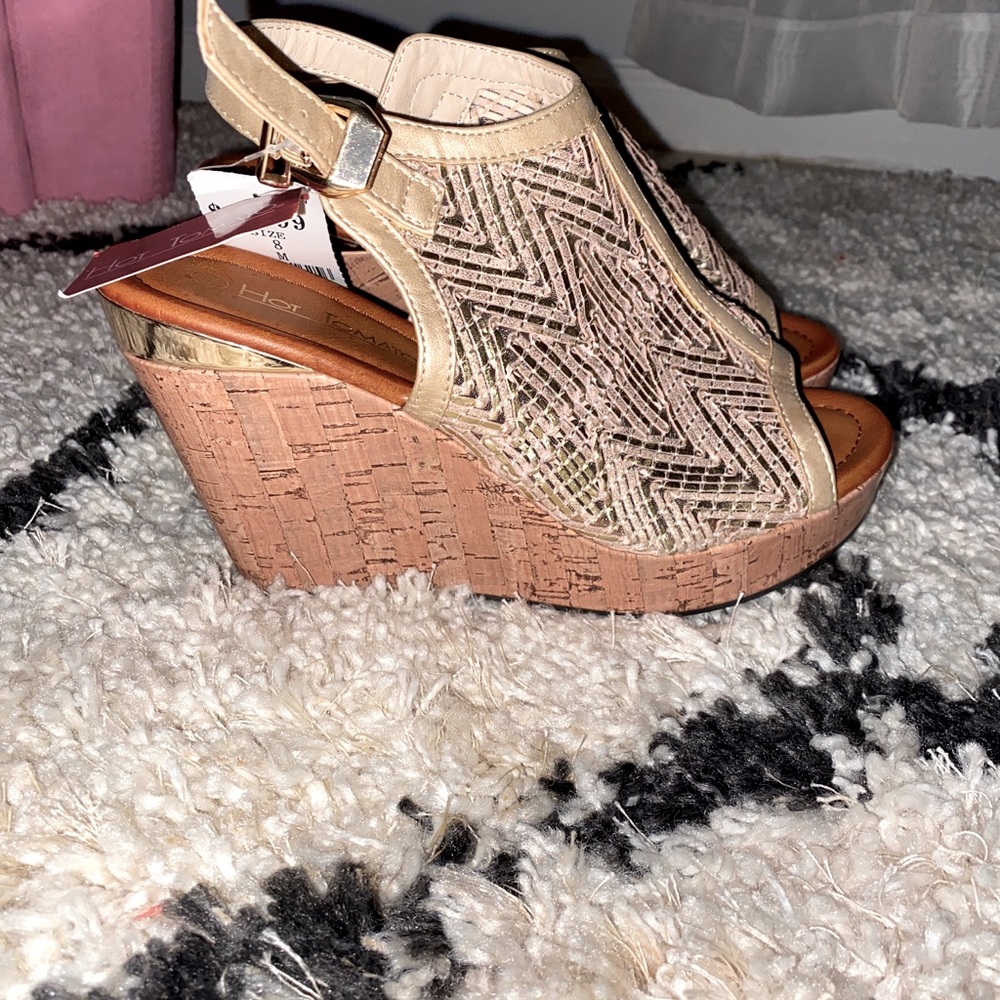 Gold cork wedges
